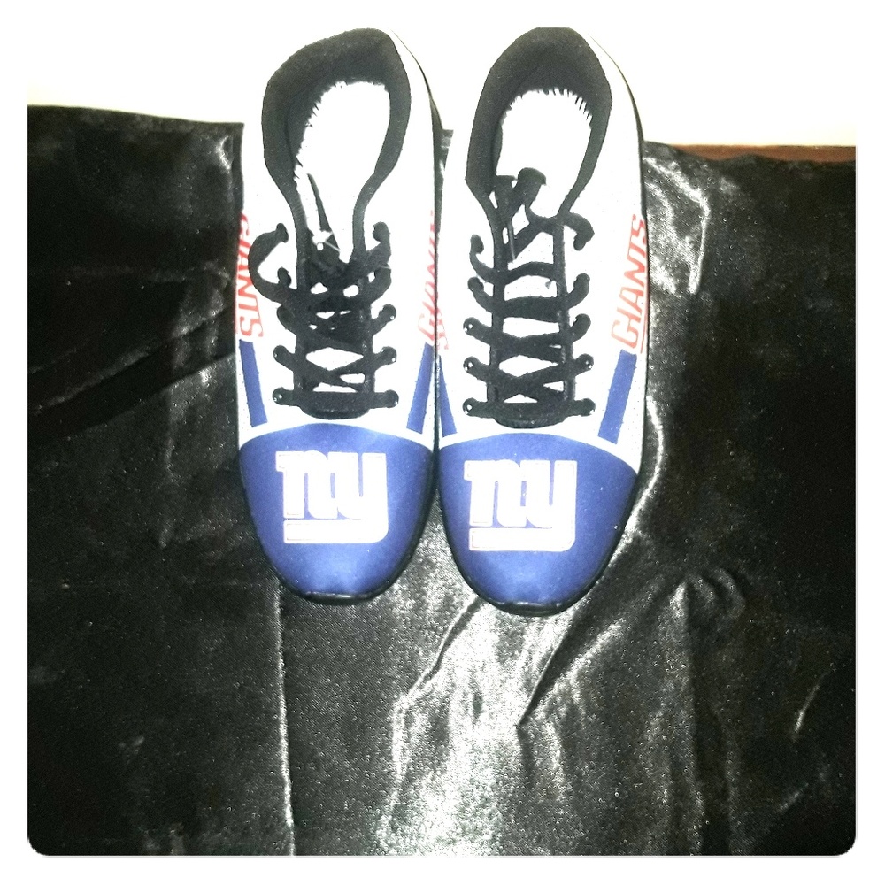 Women's sneaker Women's NY Giants sporty sneaker.